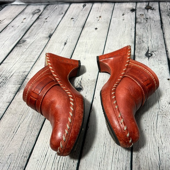 Frye Charlotte Leather Heeled Whipstitched
Harness Ring Mules in size 5.5 - Picture 3 of 12